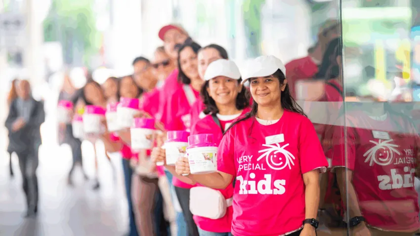HeartKids volunteers fundraising