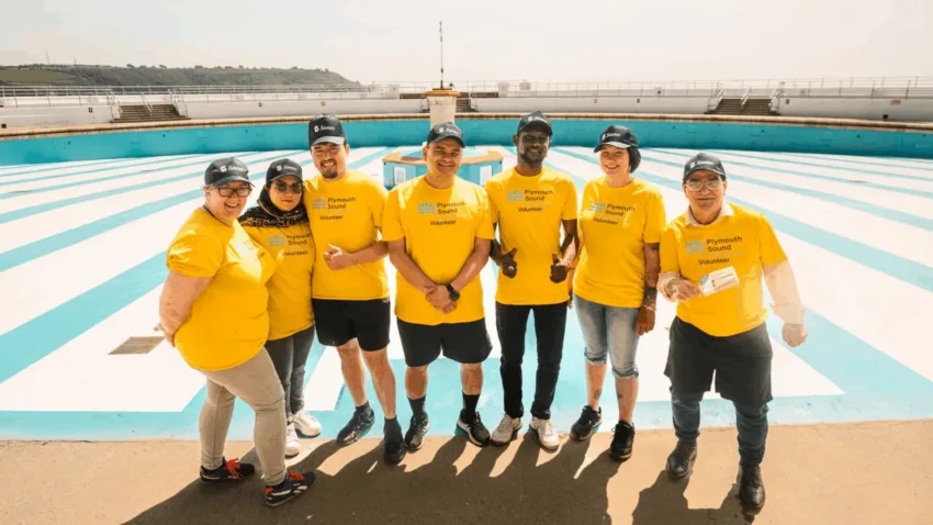 Plymouth Sound National Marine Park volunteers painting the lido