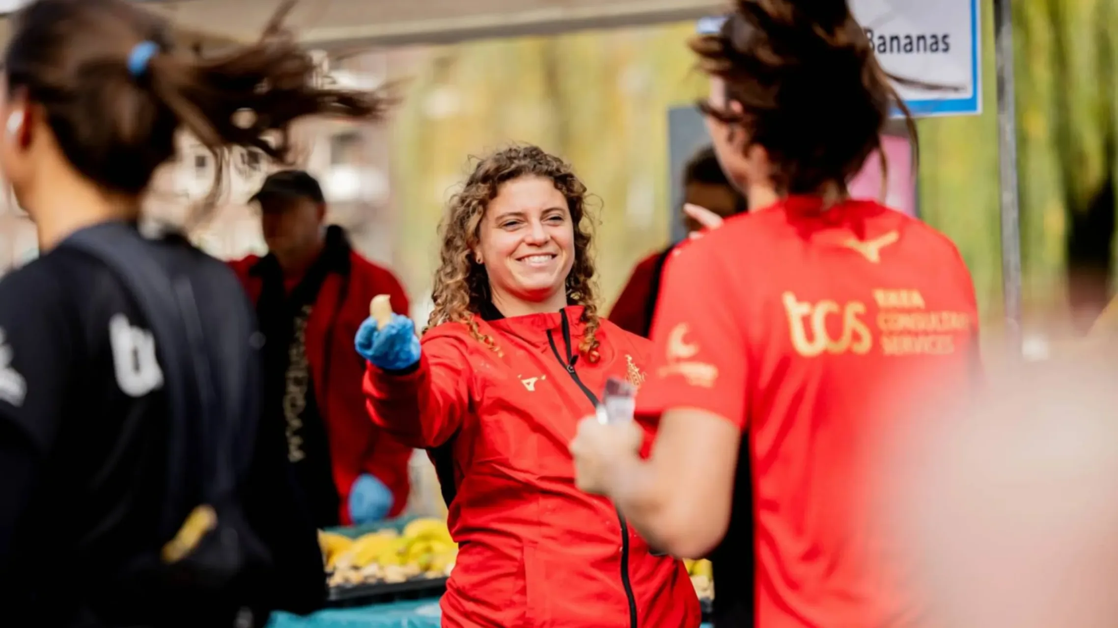 Le Champion volunteer at the 2025 TCS Amsterdam Marathon